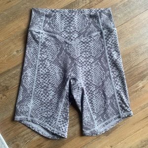 Vitality Balance Athletica Bike Short Short - Gray Anale Print Boa Pattern - XS